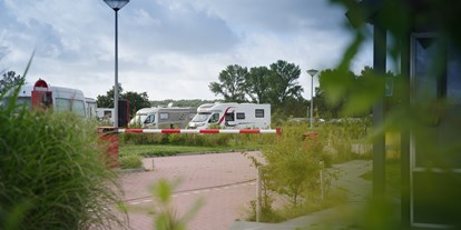 Reisemobilstellplatz - Art des Stellplatz: vor Campingplatz - Nord Zeeland - Camperpark 't Veerse Meer