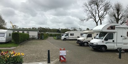 Motorhome parking space - Art des Stellplatz: ausgewiesener Parkplatz - South Holland - Unsere buchbaren Wohnmobilstellplätze bis Mitte Mai. - Camping De Hof van Eeden