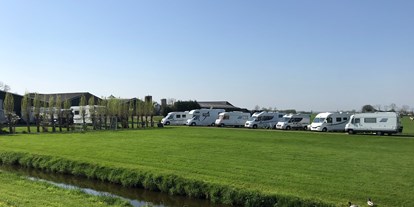 Motorhome parking space - WLAN: am ganzen Platz vorhanden - South Holland - Extra Wohnmobilstellpatze ohne strom - Camping De Hof van Eeden