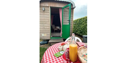 Reisemobilstellplatz - Baarle-Nassau - Overnachtingen met ontbijt in de logeerwagen  - Minicamping de Heibloem