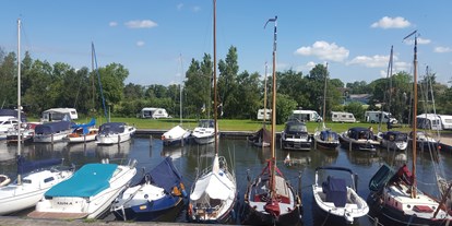 Reisemobilstellplatz - Umgebungsschwerpunkt: See - Sneek - Stellplätze für Wohnwagen und Wohnmobile am Hafen - Recreatiebedrijf De Koevoet