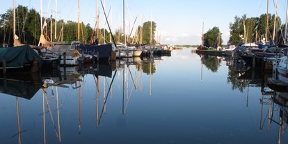 Reisemobilstellplatz - Art des Stellplatz: bei Gewässer - Niederlande - Jachthafen - Recreatiebedrijf De Koevoet