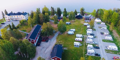 Motorhome parking space - Golf - Northern Sweden - Camp site next to the river of Kalix - Filipsborgs Herrgård (Filipsborg Herrenhaus)