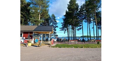 Reisemobilstellplatz - Art des Stellplatz: bei Gewässer - Schweden - Kiosk und restaurant. - Våmåbadets Camping