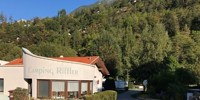 Reisemobilstellplatz - Umgebungsschwerpunkt: Berg - Tiroler Oberland - Eingang - Camping Riffler