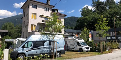Reisemobilstellplatz - öffentliche Verkehrsmittel - Tirol - Stellplatz - Camping Riffler
