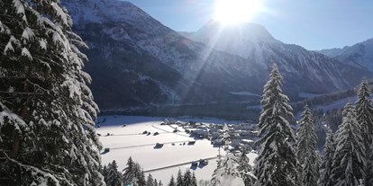 Reisemobilstellplatz - öffentliche Verkehrsmittel - Tirol - Winterzauber Lechtal - Lechtal Camping Vorderhornbach