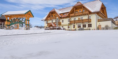 Reisemobilstellplatz - Wintercamping - Österreich - Haus im Winter - Alpengasthaus Moser