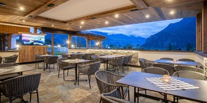 Reisemobilstellplatz - Umgebungsschwerpunkt: Berg - Hall in Tirol - Restaurant Terrasse  - Camping Inntal
