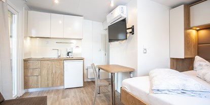 Reisemobilstellplatz - Wohnwagen erlaubt - Mobile Home Couple - Camping Inntal