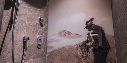 Reisemobilstellplatz - Entsorgung Toilettenkassette - Neustift im Stubaital - großzügige Duschen mit Vorraum - Naturcamping Kuprian