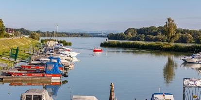 Reisemobilstellplatz - Au an der Donau - Vorort in uns unserem Kleinod eine Marina an der Donau - Camping & Pension Au an der Donau
