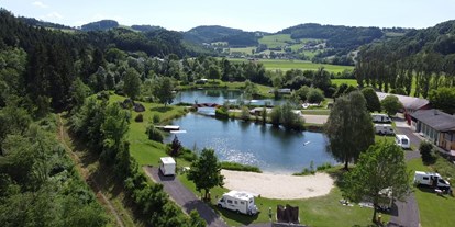 Reisemobilstellplatz - Umgebungsschwerpunkt: Fluss - Österreich - 28 Stellplätze - direkt am Teichufer - Pielachtal Camping