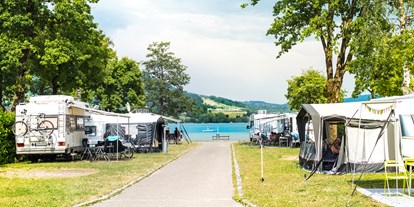 Reisemobilstellplatz - Hunde erlaubt: Hunde erlaubt - Oberösterreich - traumhaft schön am See gelegen
Stellplätze mit See- oder Bergblick - AustriaCamp Mondsee