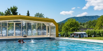 Reisemobilstellplatz - Art des Stellplatz: eigenständiger Stellplatz - Keutschach - Schwimmbad mit Überdachung - Naturcamping Juritz