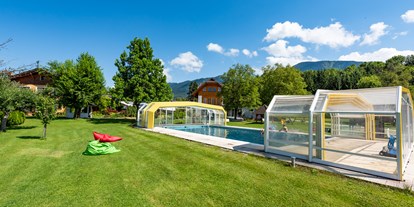 Reisemobilstellplatz - Art des Stellplatz: eigenständiger Stellplatz - Keutschach - Schwimmbad mit Überdachung - Naturcamping Juritz