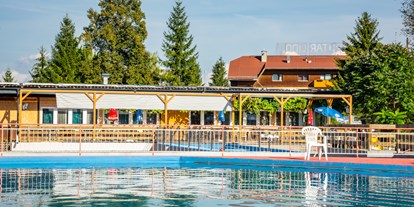 Reisemobilstellplatz - FKK-Strand - Kärnten - 8-Eck -Becken mit Sommerrestaurant - FKK Resort Rutar Lido