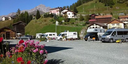 Reisemobilstellplatz - öffentliche Verkehrsmittel - Graubünden - Stellplatz Rona