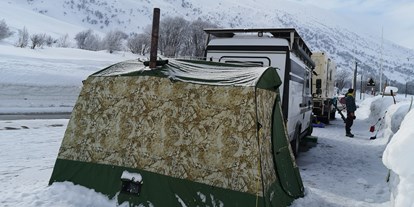 Reisemobilstellplatz - Umgebungsschwerpunkt: Fluss - Andermatt - Winter camping mal Kreativ, inkl. Outdoor-Sauna - Zumdorf Hospental