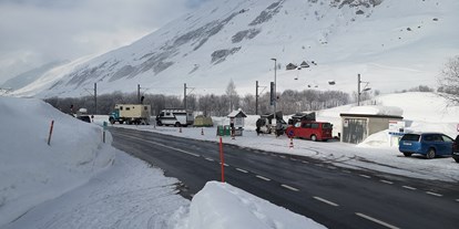 Reisemobilstellplatz - Wintercamping - Schweiz - 60m vom Restaurant entfernt - Zumdorf Hospental