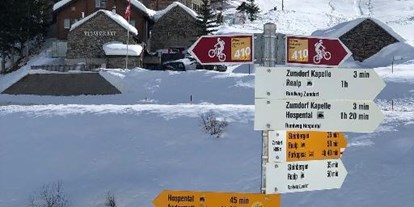 Reisemobilstellplatz - Hunde erlaubt: Hunde erlaubt - Schweiz - lässt Wintersportler das Herz aufdauen - Zumdorf Hospental