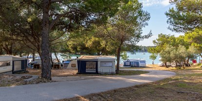 Motorhome parking space - Wohnwagen erlaubt - Zadar - Šibenik - platz - Camping Jezera Lovišća Village