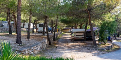 Motorhome parking space - Stromanschluss - Croatia - platz - Camping Jezera Lovišća Village