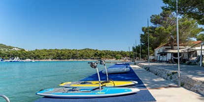 Motorhome parking space - Badestrand - Zadar - surfschule - Camping Jezera Lovišća Village