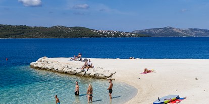 Reisemobilstellplatz - Umgebungsschwerpunkt: Meer - Dalmatien - Camping Rožac