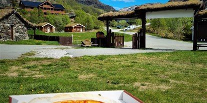 Reisemobilstellplatz - Wohnwagen erlaubt - Norwegen - Østerbø Fjellstove macht seine eigenen Pizzen von Grund auf neu. Wir haben mehrere Varianten, die an der Rezeption bestellt und abgeholt werden können - Østerbø Fjellstove