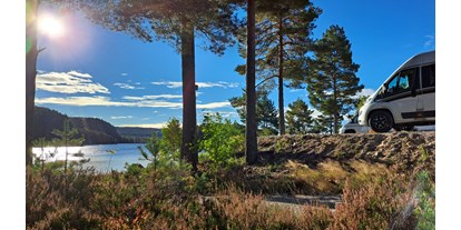 Reisemobilstellplatz - Umgebungsschwerpunkt: Fluss - Norwegen - Schöne Aussicht vom Kiesplateau - Kilefjorden Camping