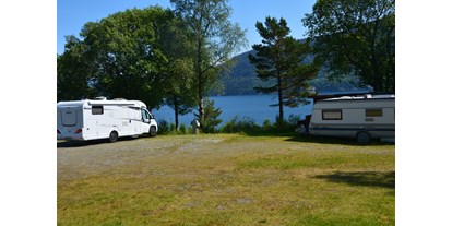 Motorhome parking space - Duschen - Hordaland - View to the Fjord - Langenuen Motel & Camping