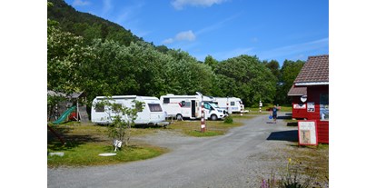 Motorhome parking space - Wohnwagen erlaubt - Hordaland - Langenuen Motel & Camping
