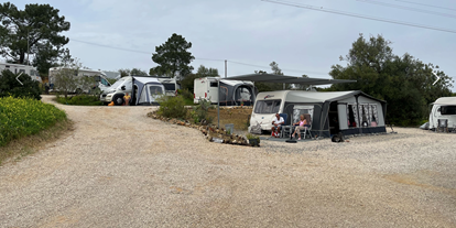 Motorhome parking space - Frischwasserversorgung - Algarve - Camping is build on 4 levels, with 2 pitches on each level. -                The Lemon Tree Villa Apartments & Camping