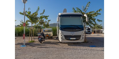 Reisemobilstellplatz - Duschen - Spanien - Parcela Superior XL - Nomadic Valencia Camping Car