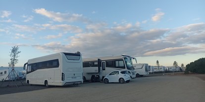 Motorhome parking space - Stromanschluss - Andalusia - Camper Área Cabo de Gata