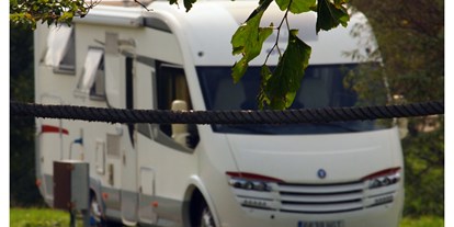 Reisemobilstellplatz - WLAN: nur um die Rezeption vorhanden - Spanien - Premium-Stellplatz 70 m2
 - Camping Maceira