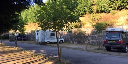 Reisemobilstellplatz - Wohnwagen erlaubt - Spanien - Premium-Stellplatz 70 m2
 - Camping Maceira