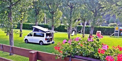 Motorhome parking space - Stromanschluss - Spain - Parzellen und Spielplatz - Nou Camping S.L.