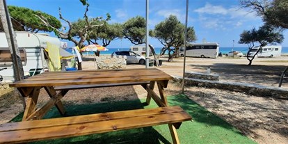 Motorhome parking space - Bademöglichkeit für Hunde - Spain - Camping Cala d'Oques