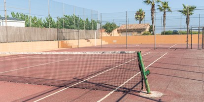 Motorhome parking space - Tennis - Spain - Tennisplatz - Camping del Mar