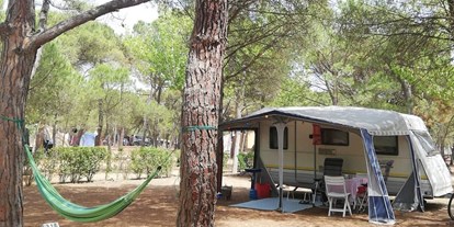 Reisemobilstellplatz - Duschen - Spanien - Camping & Bungalow Platja Brava