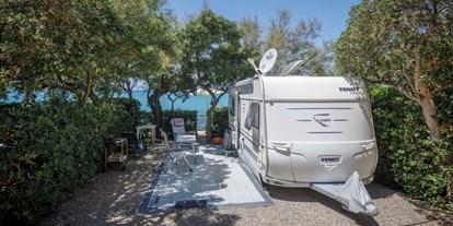 Motorhome parking space - SUP Möglichkeit - Italy - Villaggio Camping Miramare