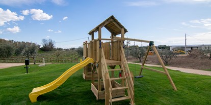 Reisemobilstellplatz - Entsorgung Toilettenkassette - Venetien - Spielplatz für die Kinder - Agricamping Est Garda