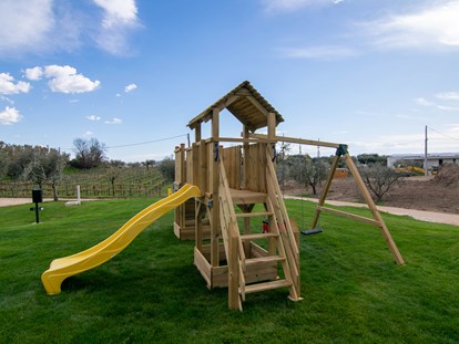 Reisemobilstellplatz - Umgebungsschwerpunkt: Stadt - Italien - Spielplatz für die Kinder - Agricamping Est Garda