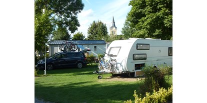 Motorhome parking space - Radweg - Pas de Calais - Grass pitch for motorhomes, caravaners and tents with electricity, water acess and grey waters - Camping de la Sensée