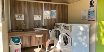 Reisemobilstellplatz - Art des Stellplatz: bei Freibad - Serres - Waschküche
Waschmaschine
trocknet - Camping Les Myotis