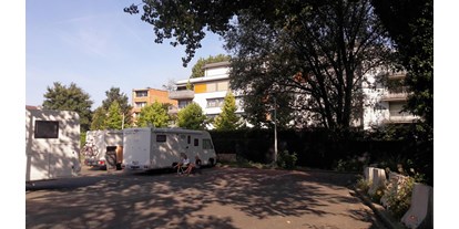 Reisemobilstellplatz - Art des Stellplatz: ausgewiesener Parkplatz - Belgien - Camp in Brussels