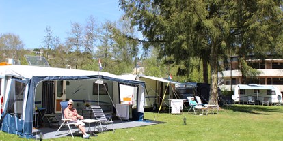 Reisemobilstellplatz - Art des Stellplatz: bei Hallenbad - Houffalize - Ruhige Stellplätze - Camping Troisvierges