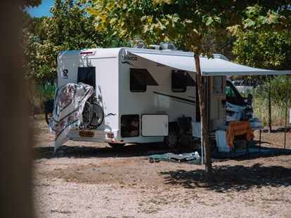 Reisemobilstellplatz - Bademöglichkeit für Hunde - RVPark in the Sun - MCM Camping